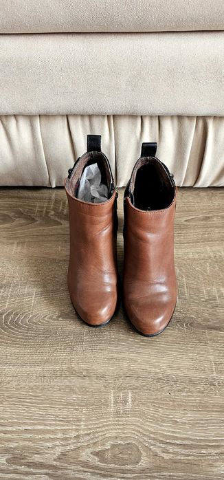 Отдам женские ботинки