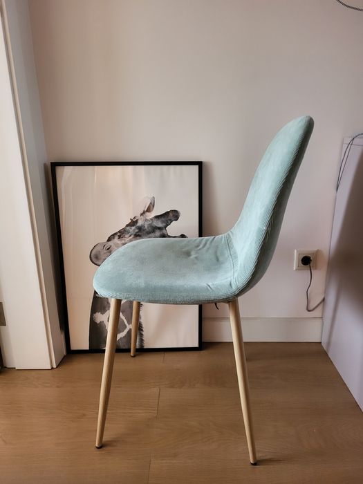 Cadeira nordica com forro em bombazine verde água