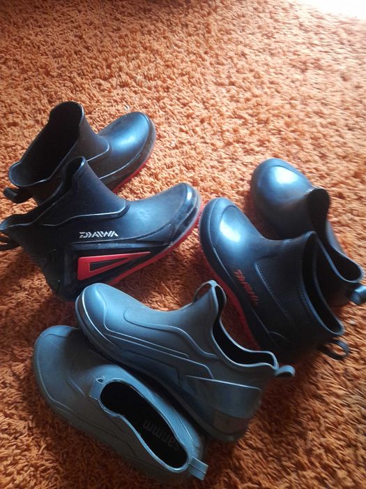3 pares de sapatos de pesca