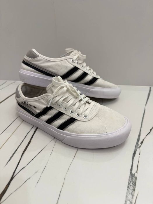 Білі кеди adidas