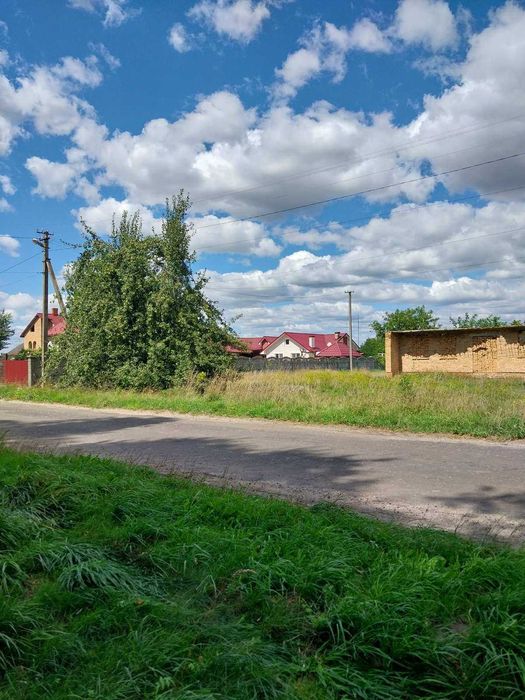 незавершене будівництво та земельна ділянка 60 сот., с. Малі Нагірці