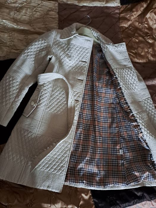 Стильне плащ-пальто стьогане, синтепон, підкладка, з кишенями в ідеал.