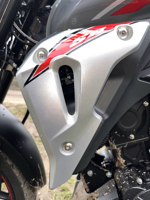 боковий пластик та обід фари на lifan sr 220