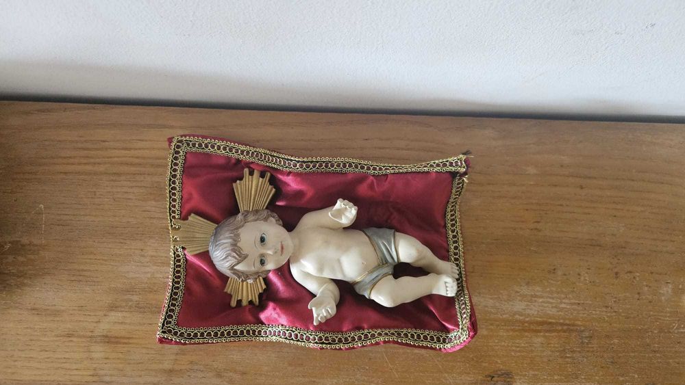 Figura menino Jesus em marfinite com almofada