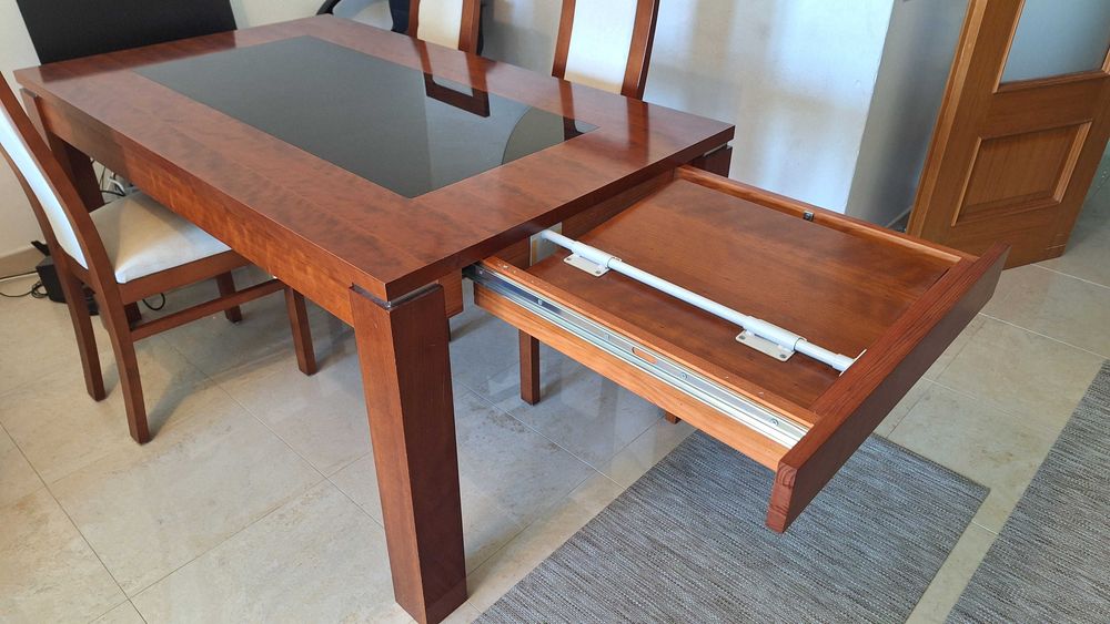 Mesa de jantar extensível madeira maciça + 4 cadeiras