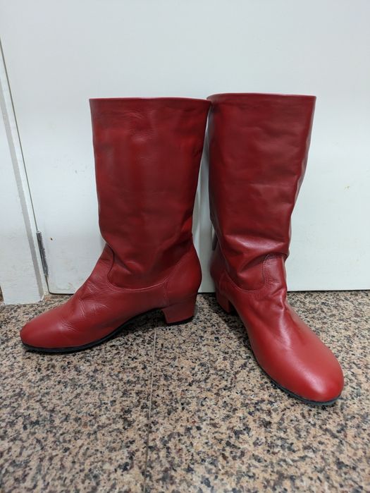 Red leather boots (Botas de couro vermelhas para mulher)