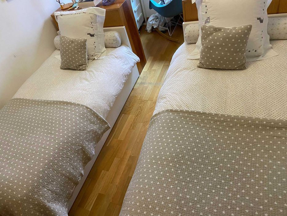 2 camas de solteiro lacadas a branco
