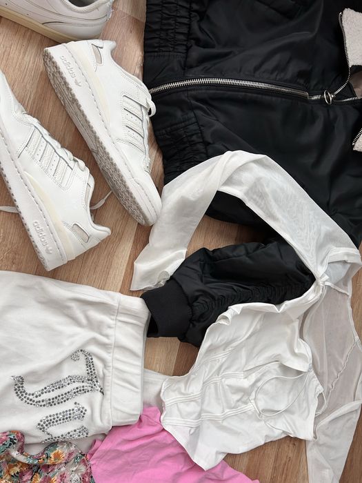 Пакет жіночих речей