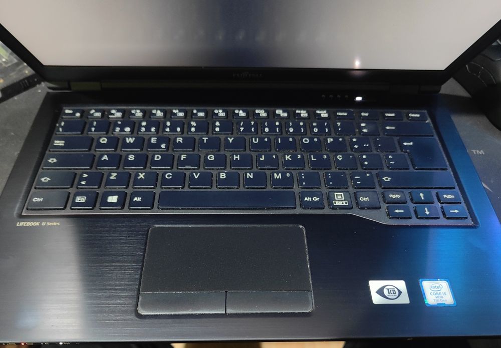Portátil Fujitsu Life book U748 14" i5 7th 16GB RAM 512GB SSD NVME