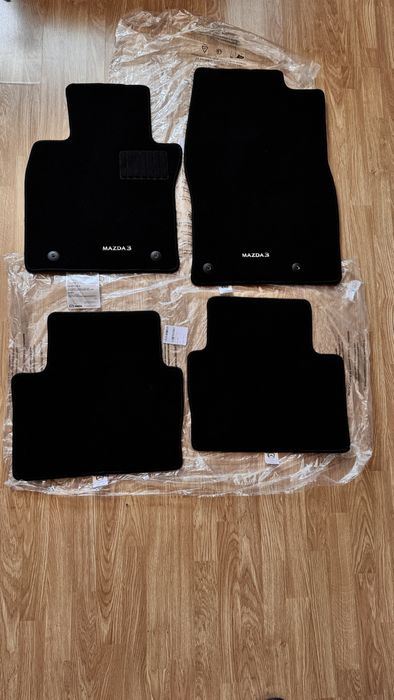 Нові оригінальні чорні велюрові коврики Mazda 3 седан