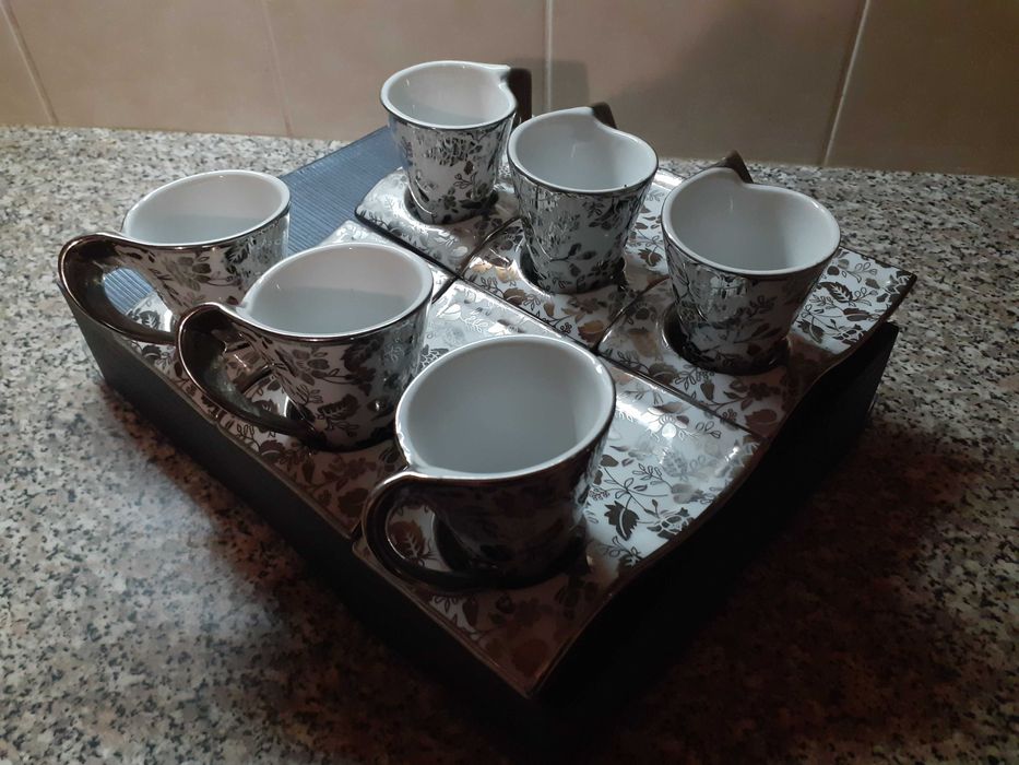 Фарфоровый кофейный набор