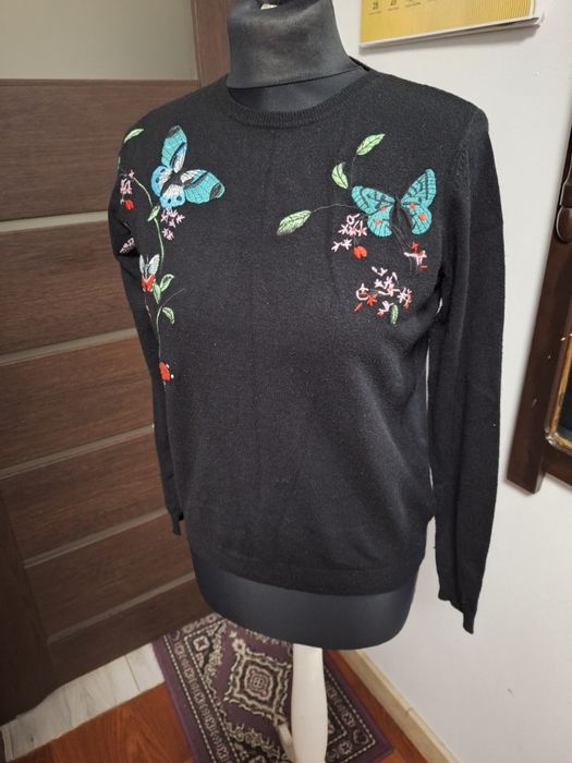 Czarny sweterek damsko dziewczęcy