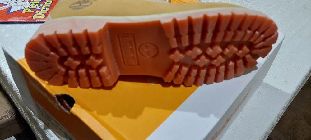 Vendo botas timberland estado  novo em caixa n 40