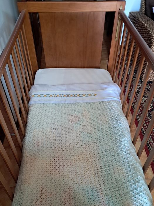 Cama de bebé  em madeira da marca  Prénino