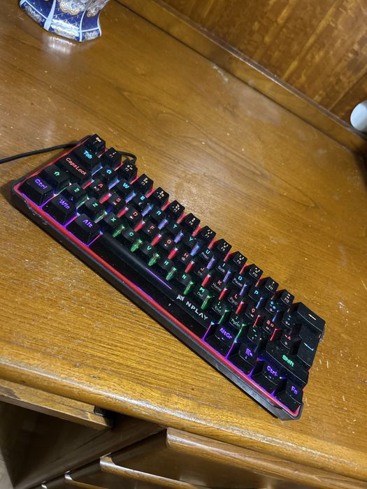 Teclado da NPlay e mais um mouse pad