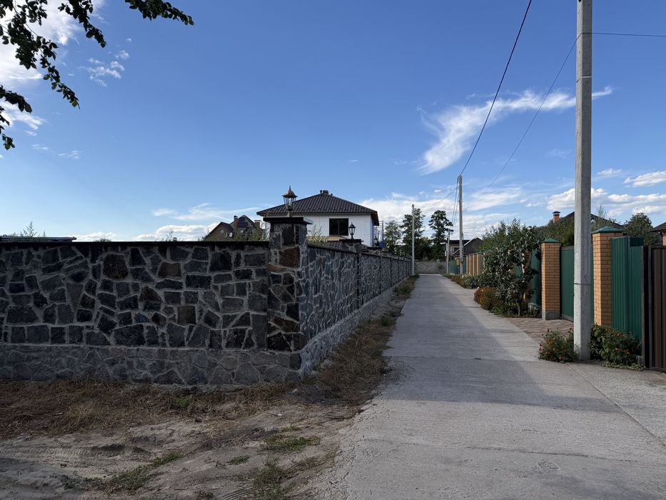 Продаж кутових 15 соток які діляться на 2-3 ділянки Вишеньки Вишенки
