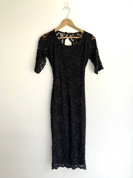 Elegancka wieczorowa koronkowa sukienka