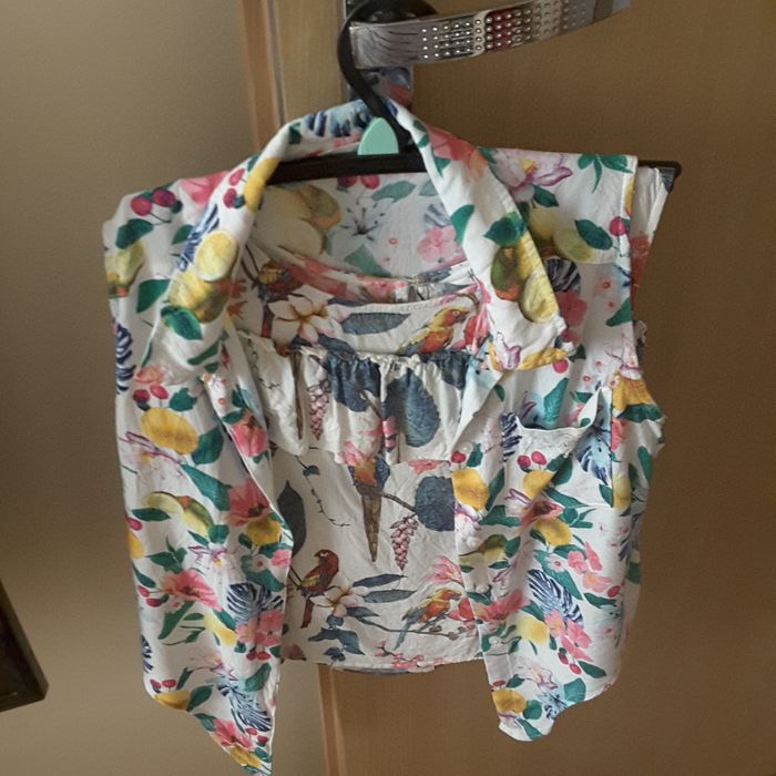 Bluzeczki w kwiatki H&M rozmiar 140 2szt