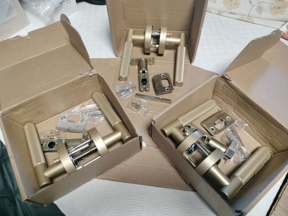 Conjunto de 3 Puxadores/Fechaduras de Porta Premium Dourado Escovado