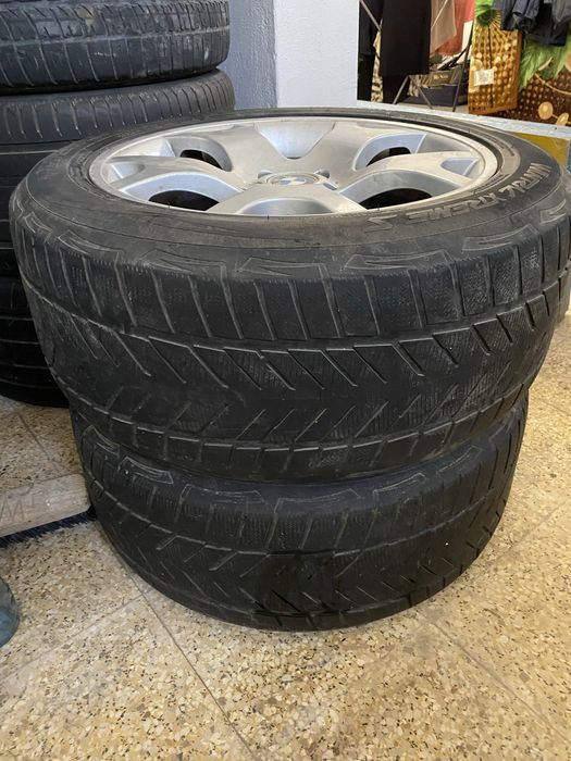 Vendo 2 conjuntos de jantes BMW originais com pneus.
