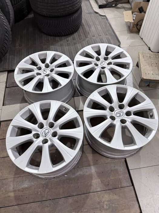 Продам комплект оригинальных дисков Lexus Gs 5/114,3 r17