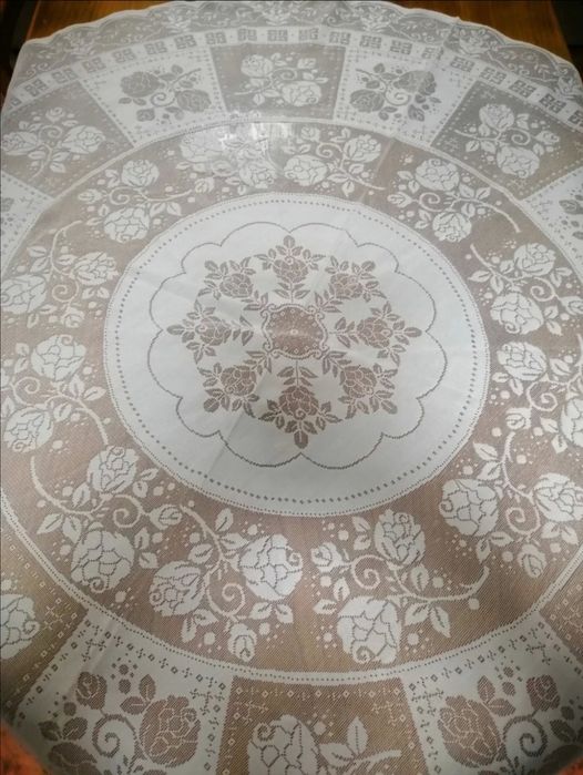 Toalha redonda de mesa rendada