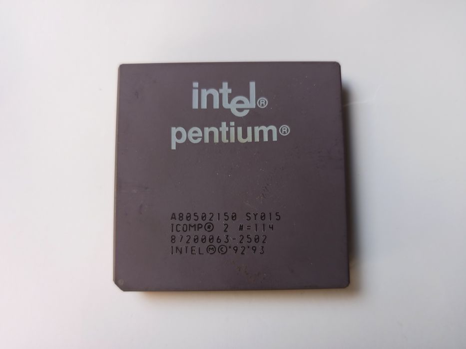 Stary procesor kolekcjonerskie Intel Pentium  pierwszej generacji
