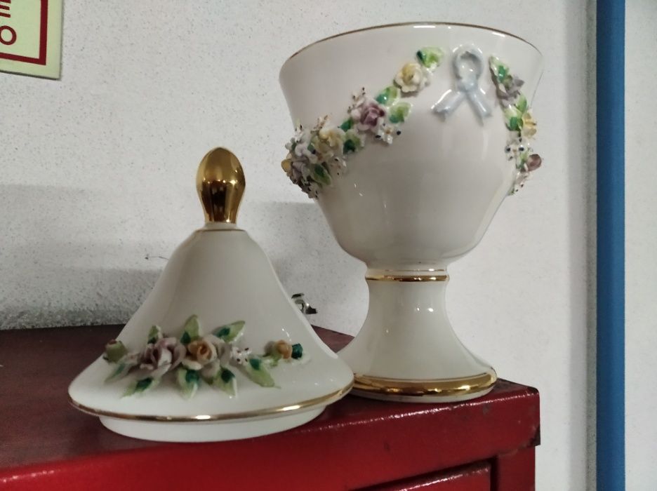 Magnífica Bomboneira / Impecável Pote de Porcelana