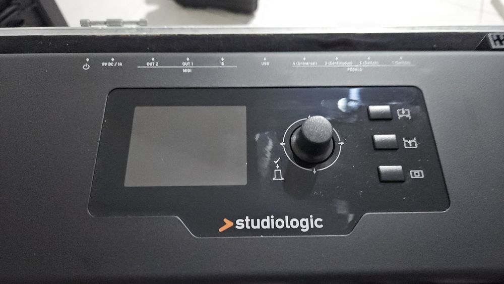 Studiologic SL73 (MIDI keyboard)