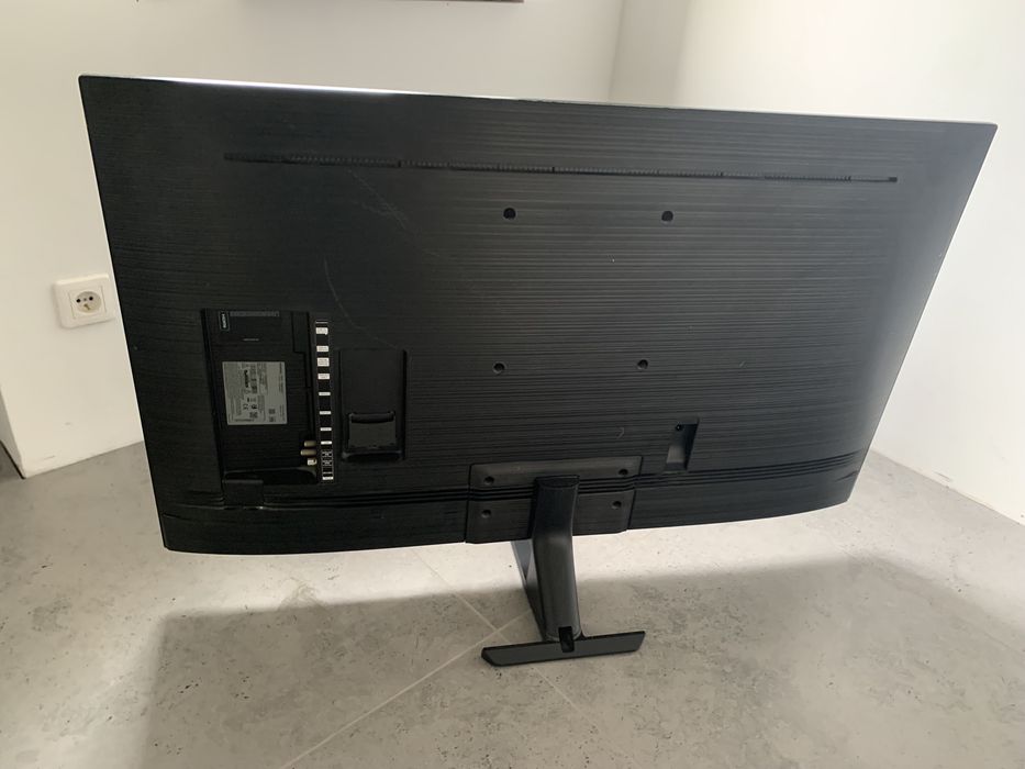 Telewizor samsung smart  uszkodzony ue49nu8072t