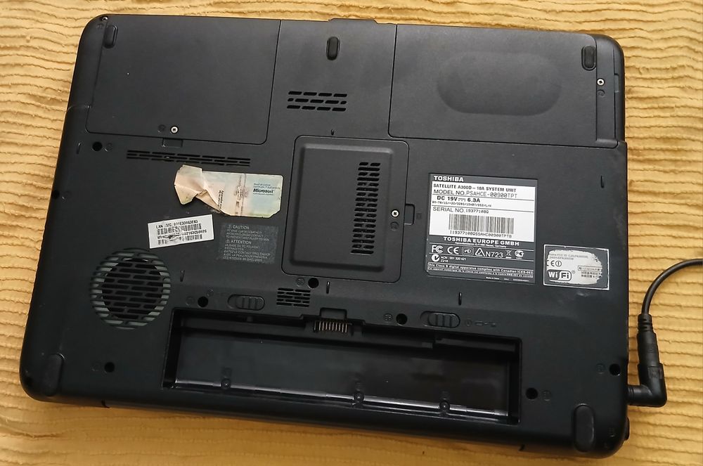 Portatil Toshiba  Satellite A300D 18A só Acende a Bord Bateria