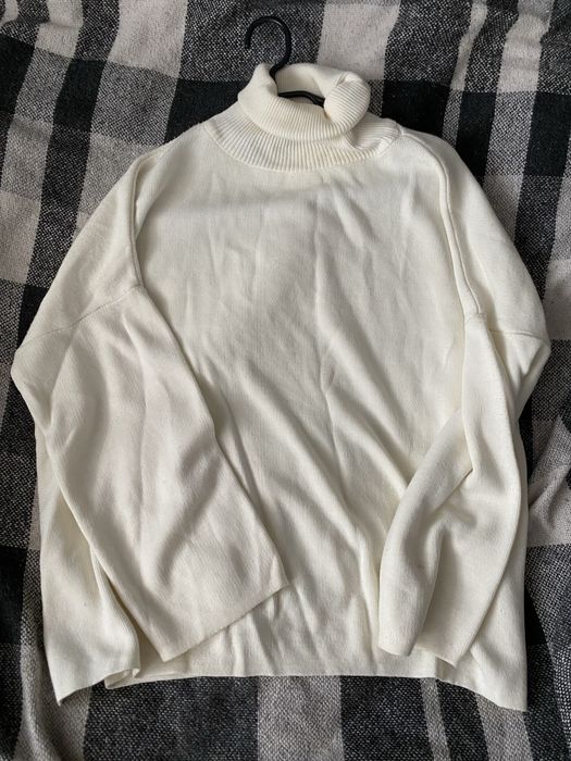 Светр з приємної тканини