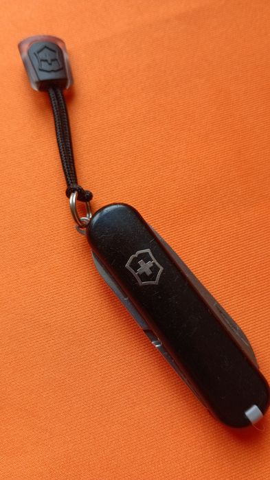 Мини - темляк для мультитулов Victorinox Black\Red\Orange. Новый