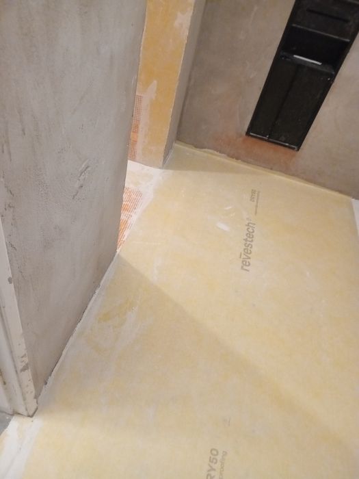 General renovation: painting, suspended ceiling, and partitions.