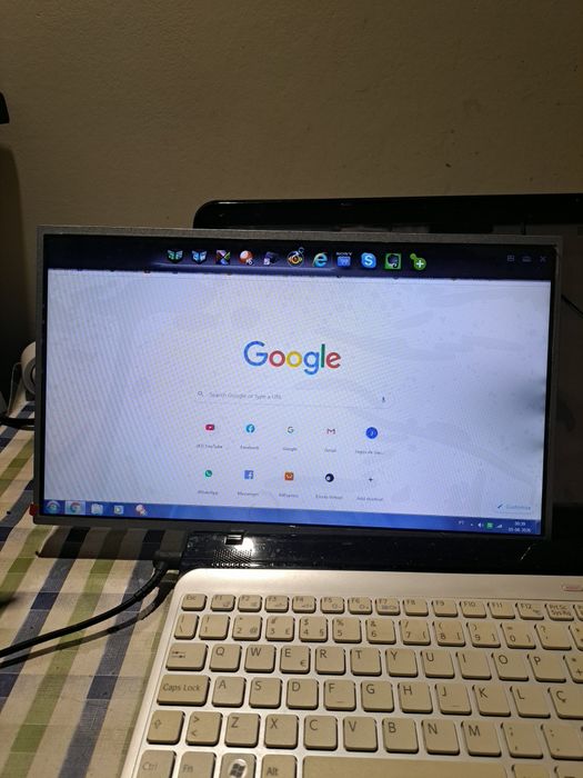 Vendo dois display de 15 6  para  sony vaio Também compatível com Toshiba .