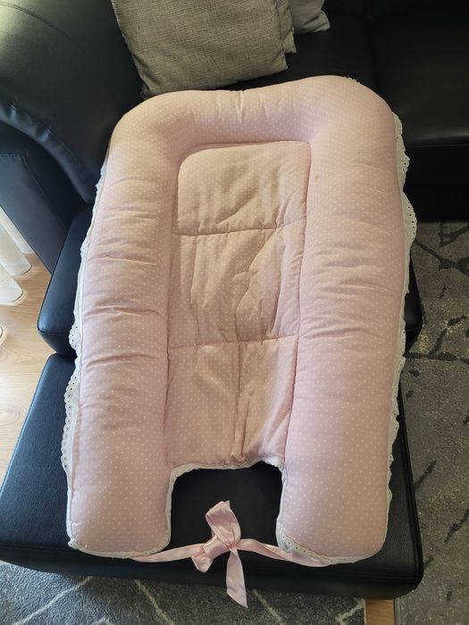 Ninho de bebé e almofada