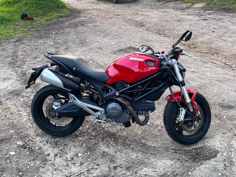 Ducati monster 696