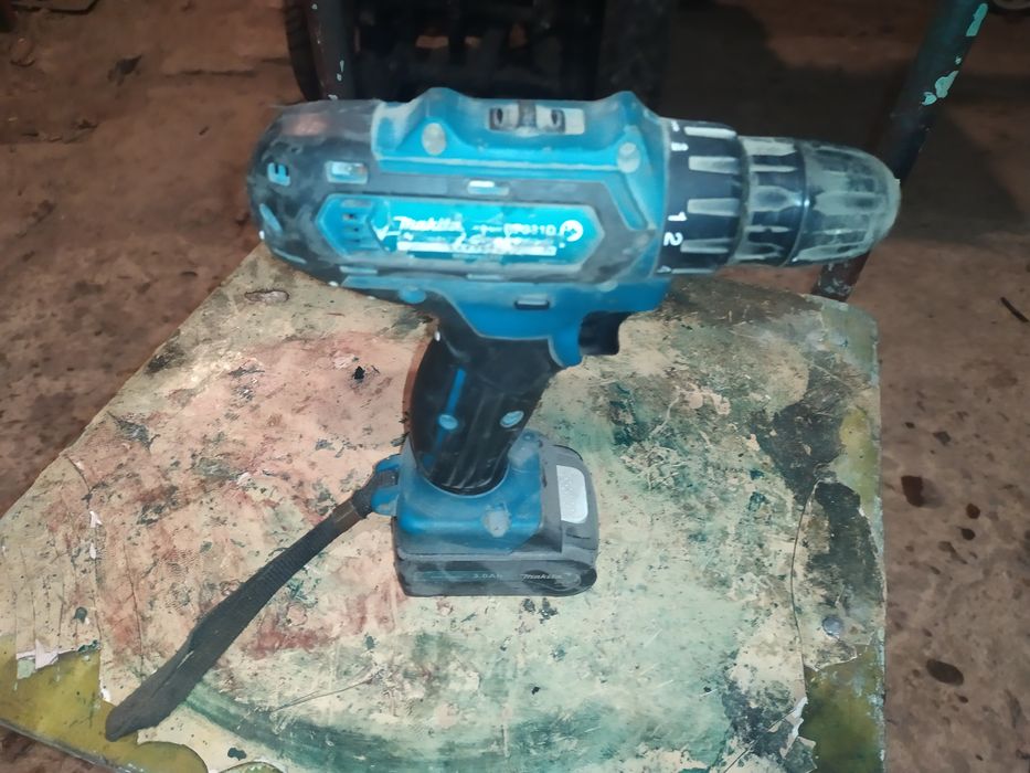 Шуруповерт макіта