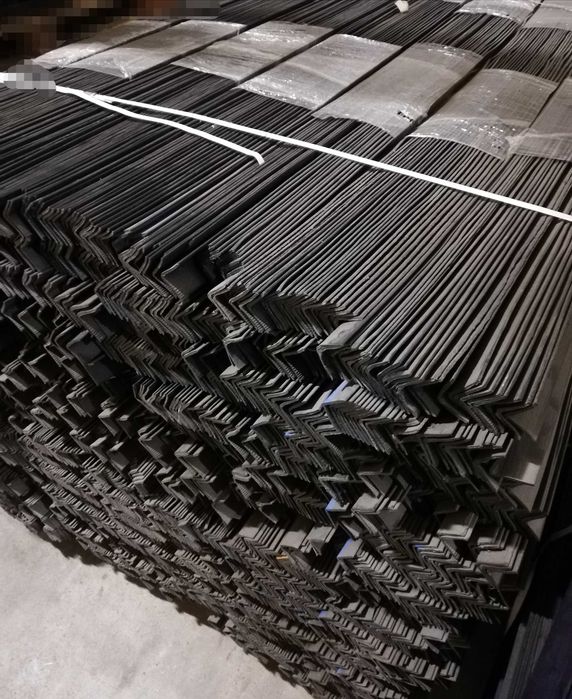 NAROŻNIKI, KĄTOWNIKI - Plastikowe , grube.