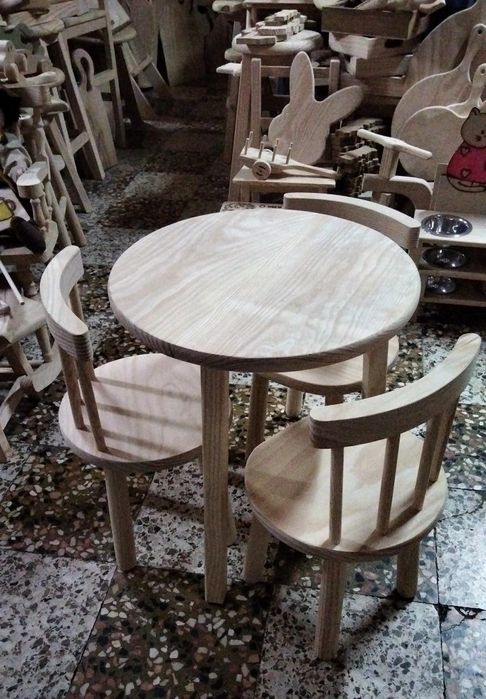 Mesa de criança em madeira