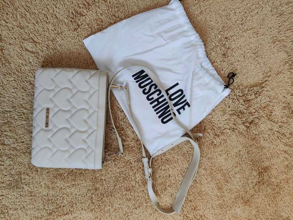Mala tiracolo (com alça removível) - Love Moschino