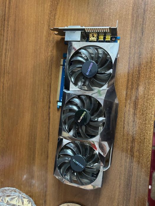 Відеокарта Gigabyte Radeon HD 6870 1GB (GV-R6870C-1GD)