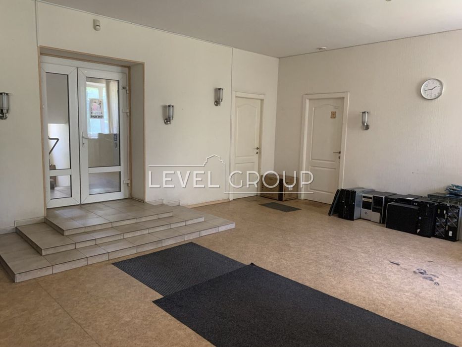 Окрема будівля (ОСЗ) з ділянкою 21 сотка та складом. Куренівка