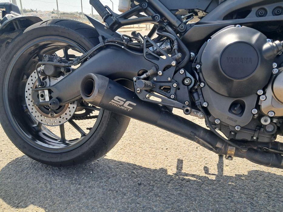 Yamaha MT-09 Preta/Dourada