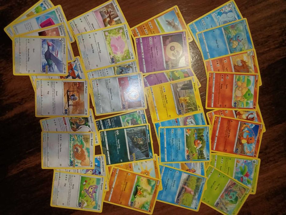 Coleção Pokémon: 35 cartas comuns+incomuns de Pokémon-Go