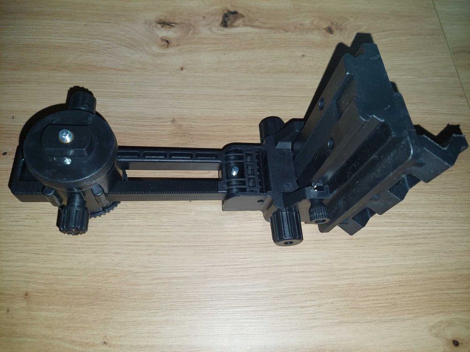 Uchwyt do lasera na tyczke z regulacją