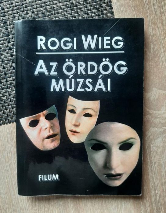 Книга угорською мовою