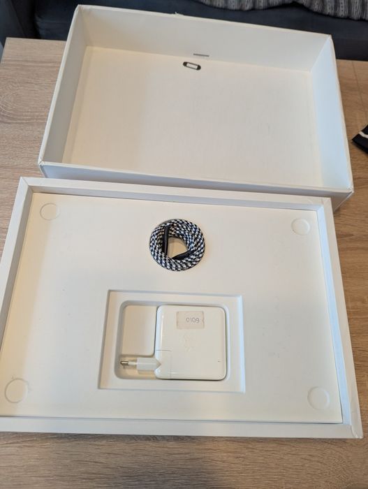 MacBook Pro 16" 2019, model A2141, i7 2.6GHz 6-core, 16GB, Radeon Pro 5300M 4GB, 512GB SSD