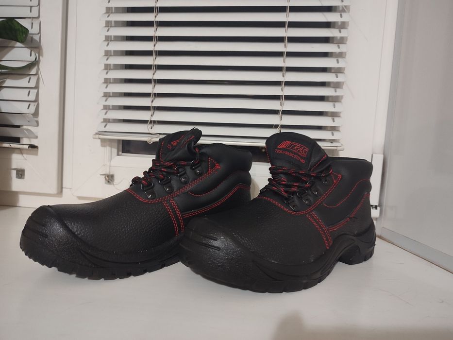 Робочі черевики, Nitras