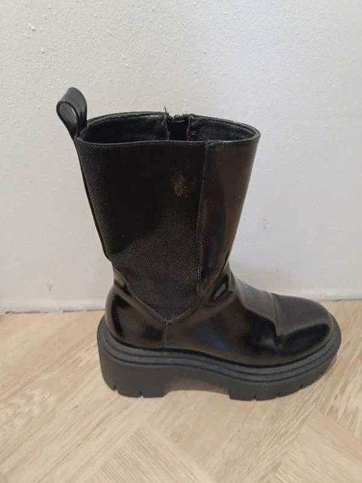 Czarne lakierowane botki Reserved 37 platforma chunky